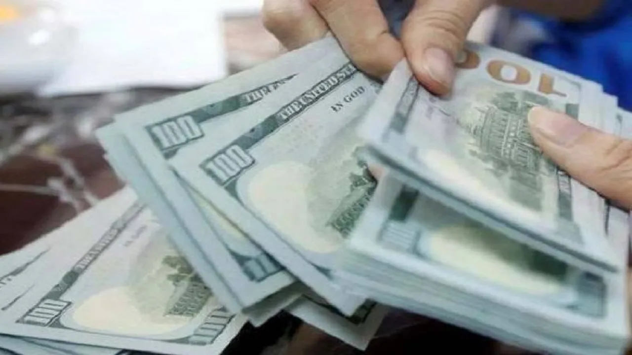 تراجع جديد.. هبوط سعر صرف الليرة السورية أمام العملات الأجنبية في الأسواق المحلية